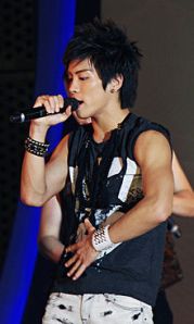 Jonghyun lead vocalist boy band SHINee popular K-pop artist.